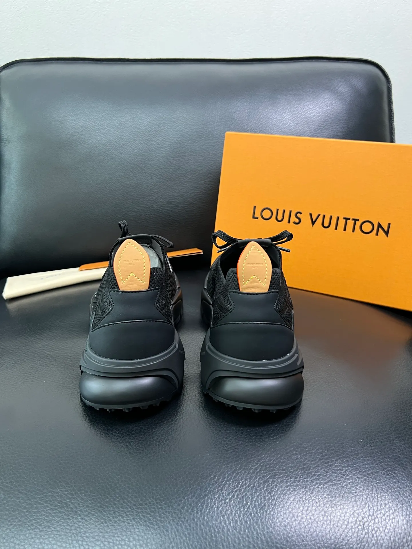 Men's shoes 💰660 Lv top purchasing Louis Vuitton Leather Shoes Counter Synchronization, imported fly woven fabrics from Italy, imported water-dyed cowhide lining, soles: original soles specially provided by the original factory, original factory follow-up orders, high quality, welcome to compare, code number 39-44 (custom-made 45) 85887